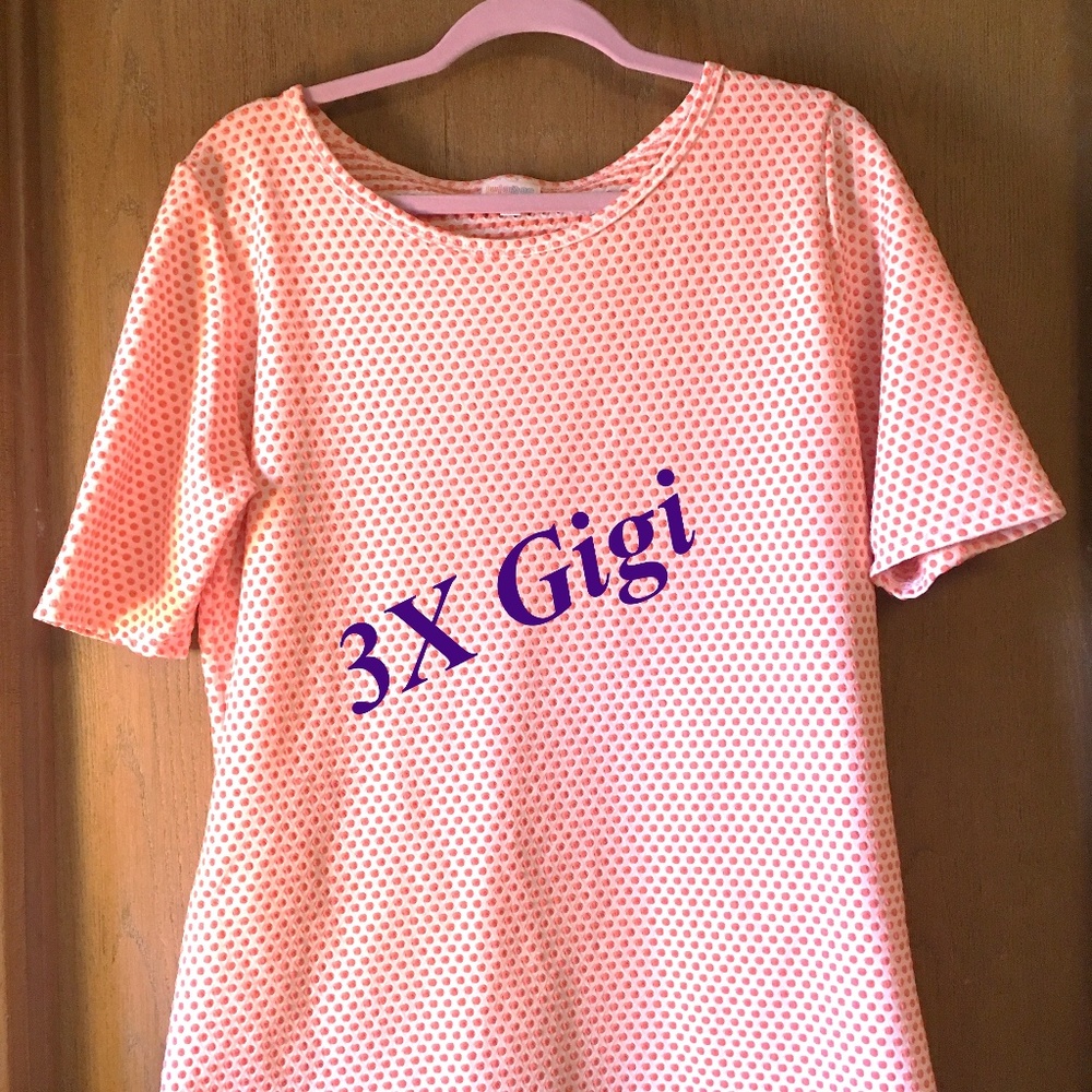 LuLaRoe GiGi top